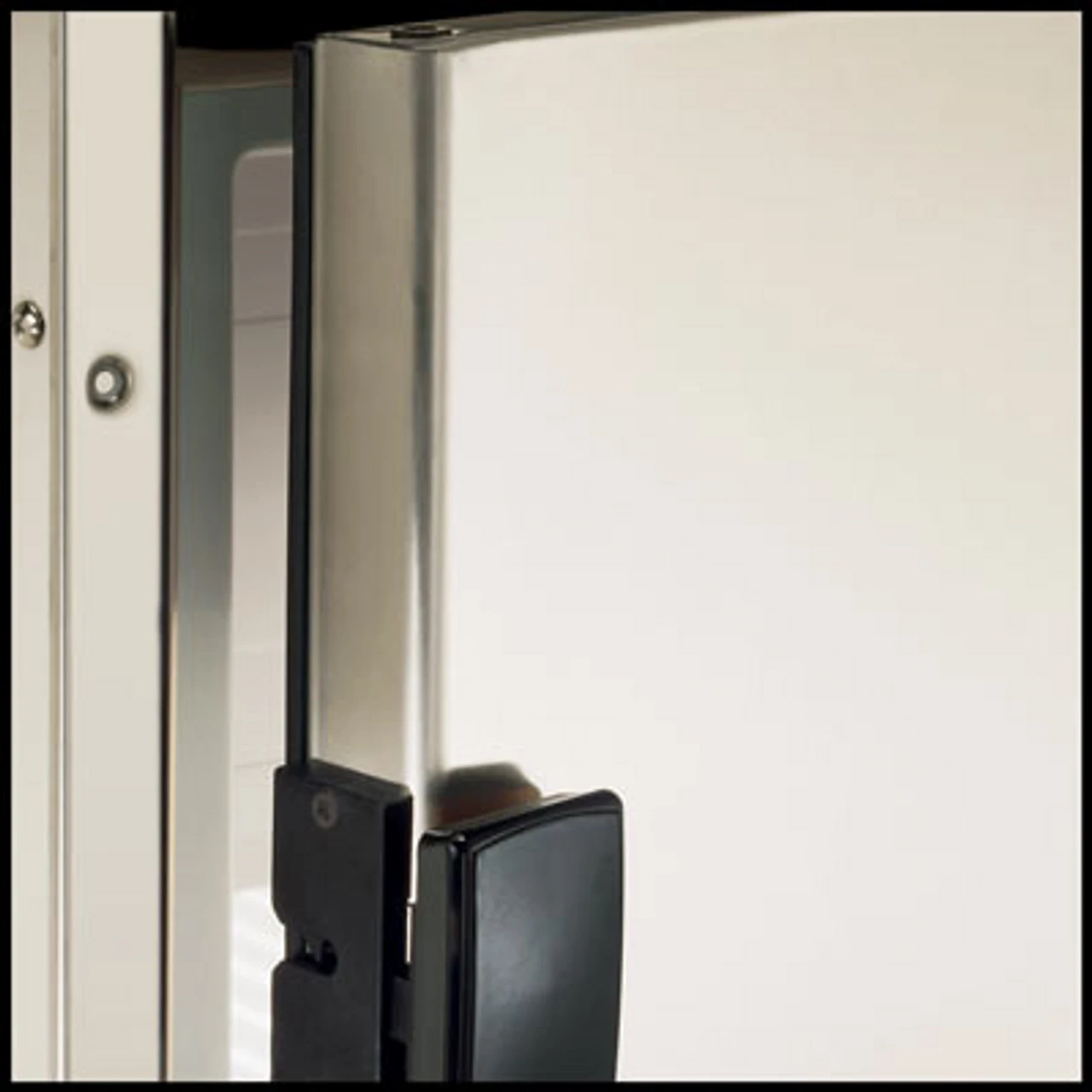 Vitrifrigo Ocean C115ix 12v 24v Stainless Steel Marine Fridge 3 Vitrifrigo Ocean C115ix 12v 24v Stainless Steel Marine Fridge - Image 3