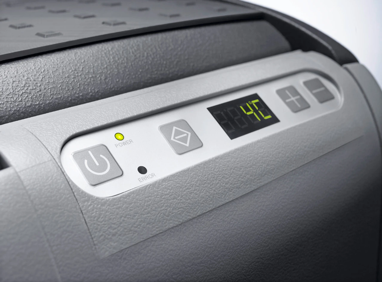 Dometic Waeco CF26 CoolFreeze Portable Coolbox Freezer 12v 24v Mains 4 Dometic Waeco CF26 CoolFreeze Portable Coolbox Freezer 12v 24v Mains - Image 4