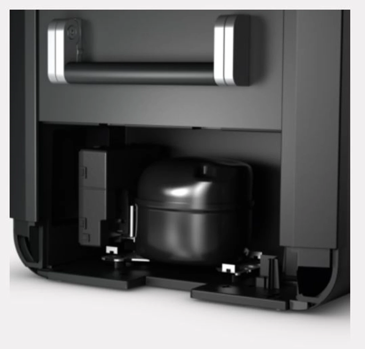 Dometic CFX3 45 Portable Compressor Fridge And Freezer Cool Box 40L 6 Dometic CFX3 45 Portable Compressor Fridge And Freezer Cool Box 40L - Image 6