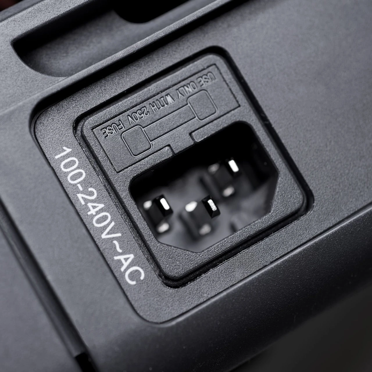 Dometic Waeco CoolFreeze CFX 28 Portable Compressor Fridge Freezer Cool Box 6 Dometic Waeco CoolFreeze CFX 28 Portable Compressor Fridge Freezer Cool Box - Image 6