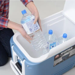 Igloo MaxCold 40 Wheeled Ice 38 Litre Cool Box -Camping Equipment Store maxcold 40 quart open filling 06010.1425290293