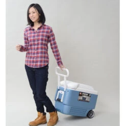 Igloo MaxCold 40 Wheeled Ice 38 Litre Cool Box -Camping Equipment Store maxcold 40 quart pulled 49103.1425290301