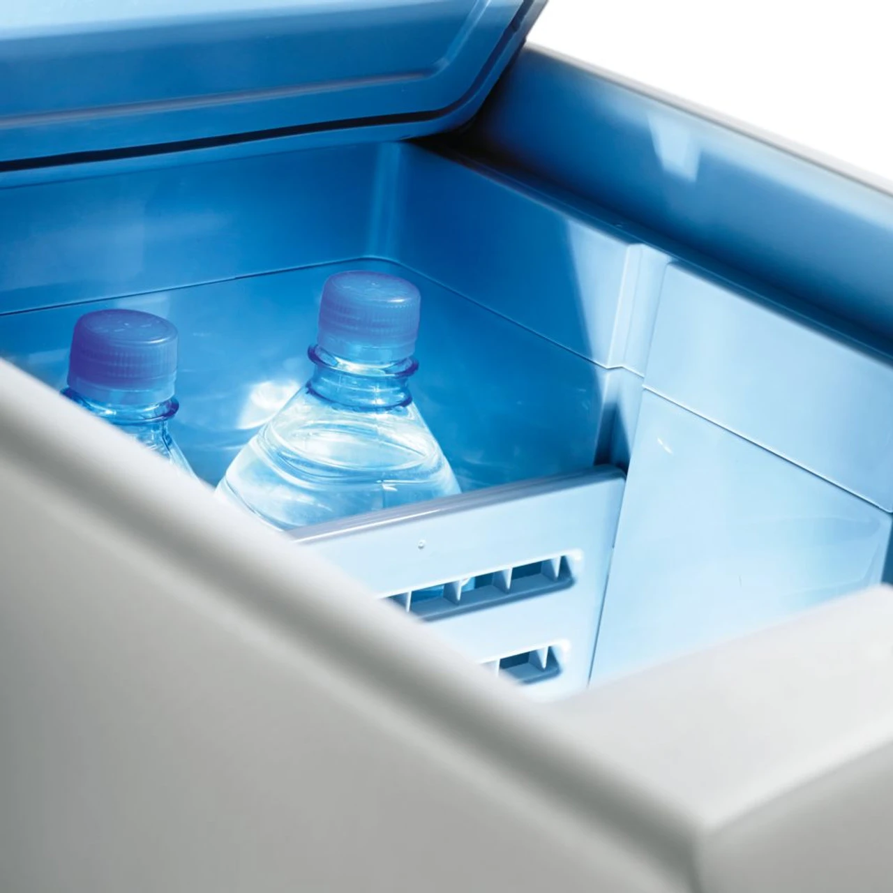 Dometic Waeco Tropicool TCX35 Thermoelectric 12v 24v Mains Cool Box 8 Dometic Waeco Tropicool TCX35 Thermoelectric 12v 24v Mains Cool Box - Image 8